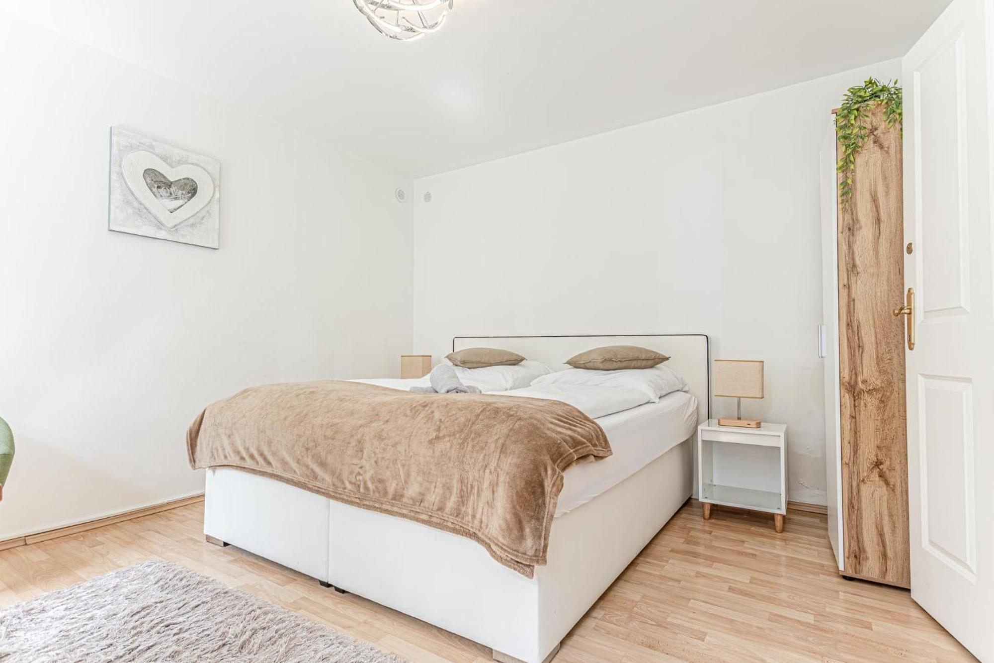Vibes: 1br Apt, 10 Min To Westbahnhof Apartamento